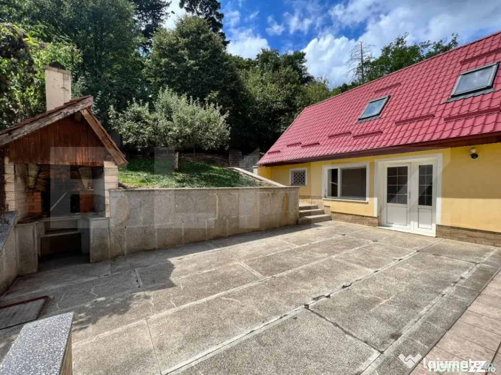 Vila deosebita de 534 mp, 1800 mp, terasa, Codlea