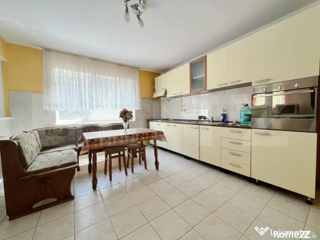 Vila deosebita de 534 mp, 1800 mp, terasa, Codlea