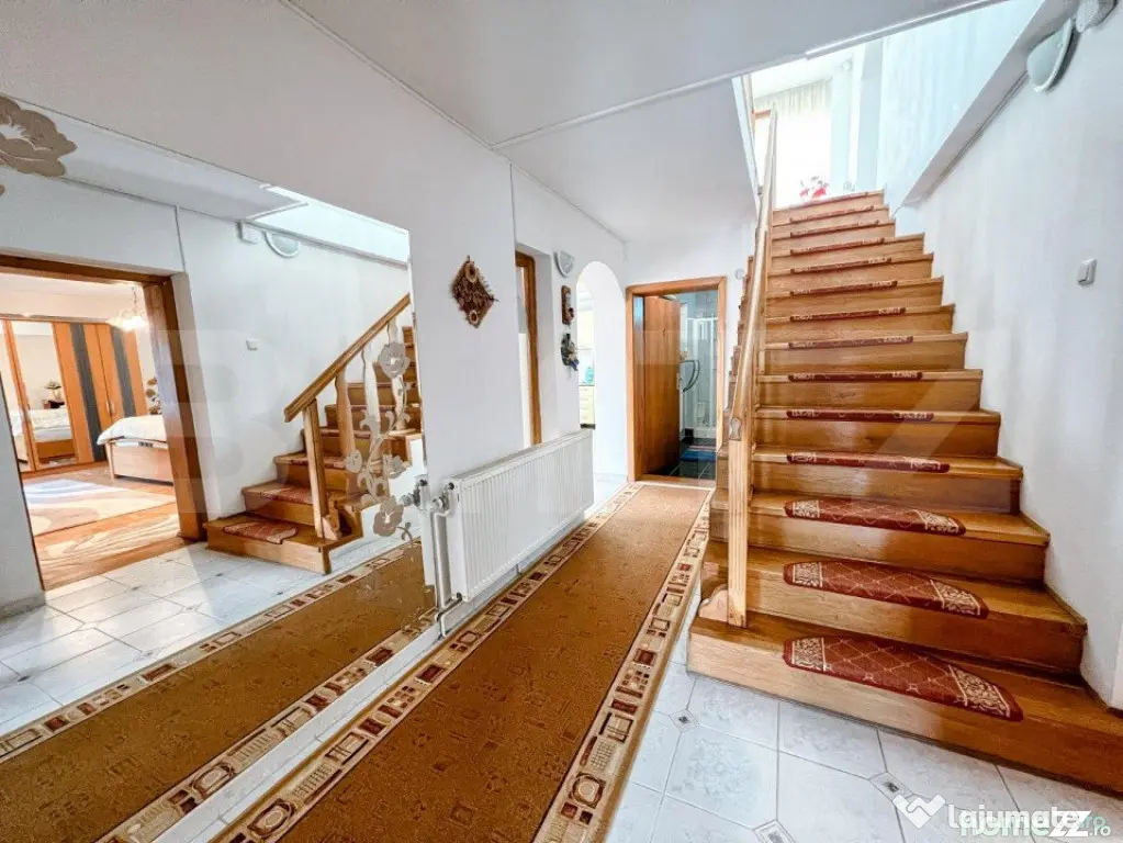 Vila deosebita de 534 mp, 1800 mp, terasa, Codlea