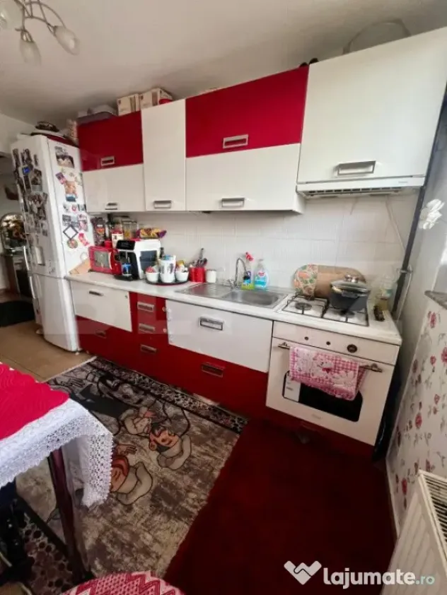 Apartament 4 camere, 100 mp, decomandat, cartier Burdujeni