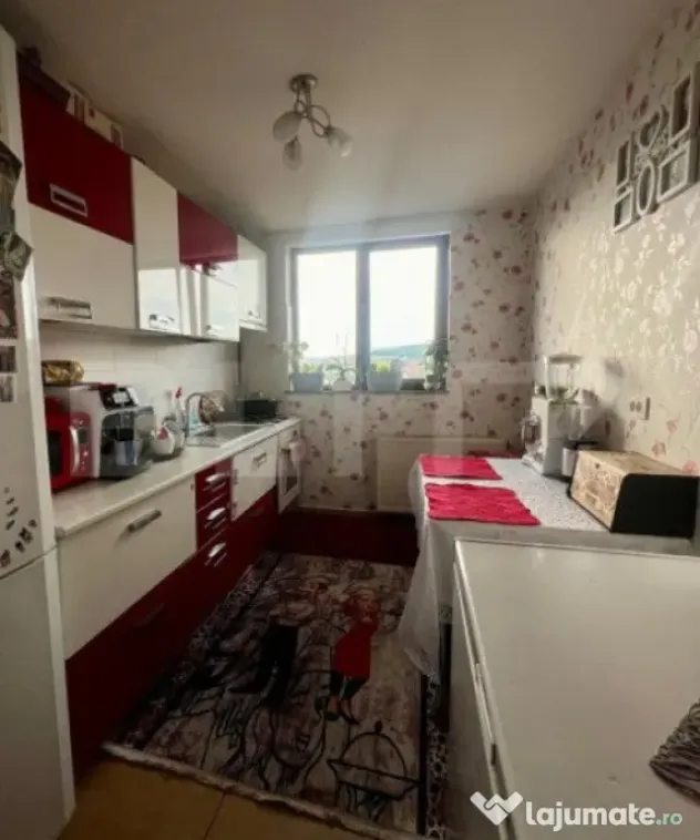 Apartament 4 camere, 100 mp, decomandat, cartier Burdujeni