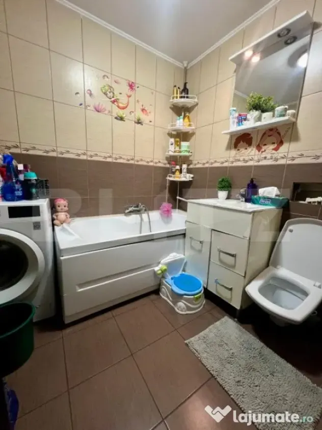 Apartament 4 camere, 100 mp, decomandat, cartier Burdujeni