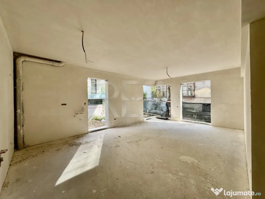 4 camere decomandat cu curte Ultracentral