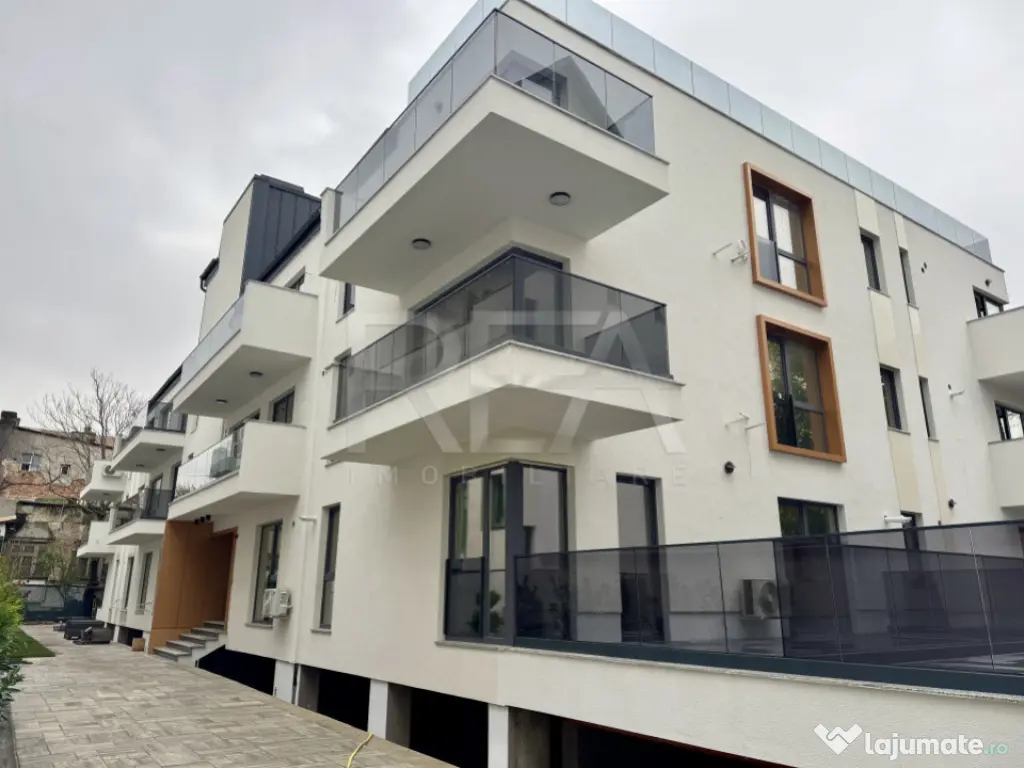 4 camere decomandat cu curte Ultracentral