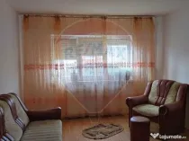 Apartament cu 3 camere de vânzare în zona Sarari