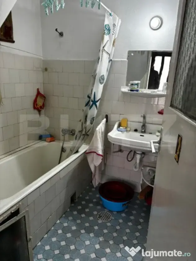 Casa individuala, 6 camere, 99 mp, semifinisata ,zona Est