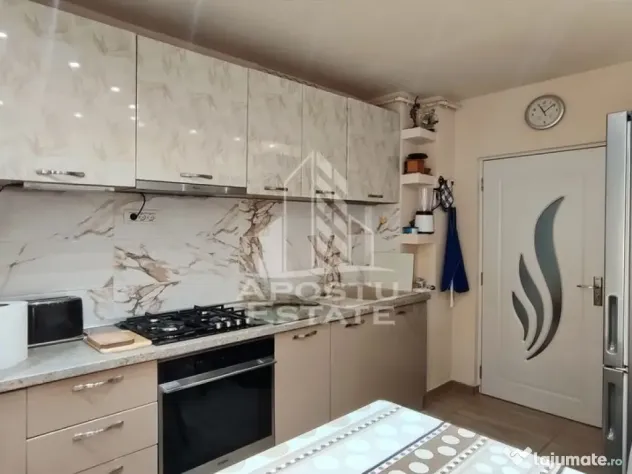 Apartament 4 camere, centrala proprie, zona Miorita - Arad (Arad)