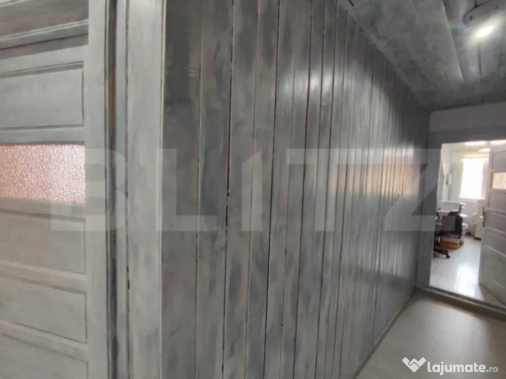 Cladire birouri de vanzare