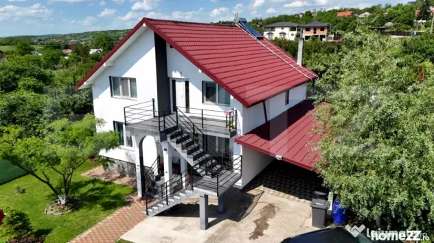 Casa 6 camere, 229 mp, scara exterioara, zona Dorobanti - Iasi (Iasi)