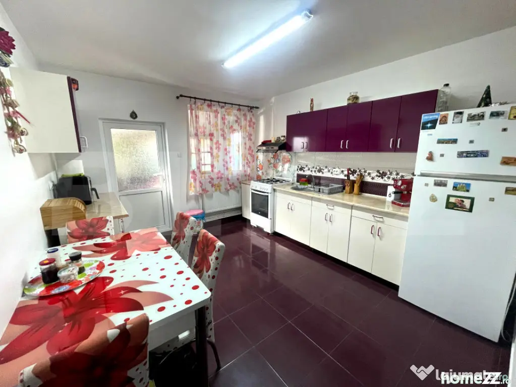 Casa 6 camere, 229 mp, scara exterioara, zona Dorobanti - Iasi (Iasi)