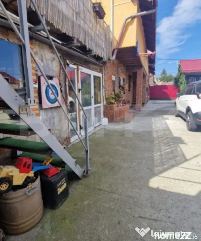 Casa 5 camere, Sacele , panouri solare 6kw, terasa , 835 mp - Sacele (Brasov)