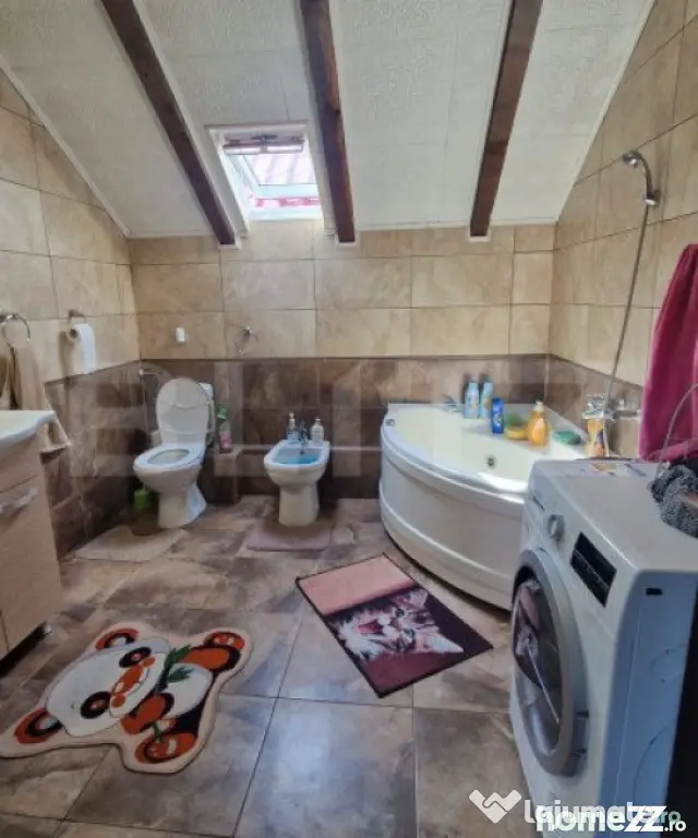 Casa 5 camere, Sacele , panouri solare 6kw, terasa , 835 mp - Sacele (Brasov)