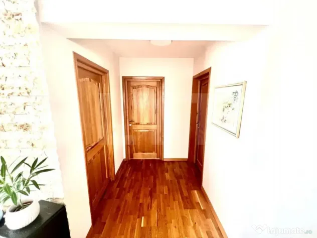 Apartament 3 camere, 2 bai si 2 parcari in Europa