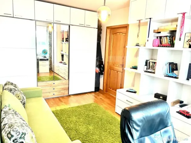 Apartament 3 camere, 2 bai si 2 parcari in Europa
