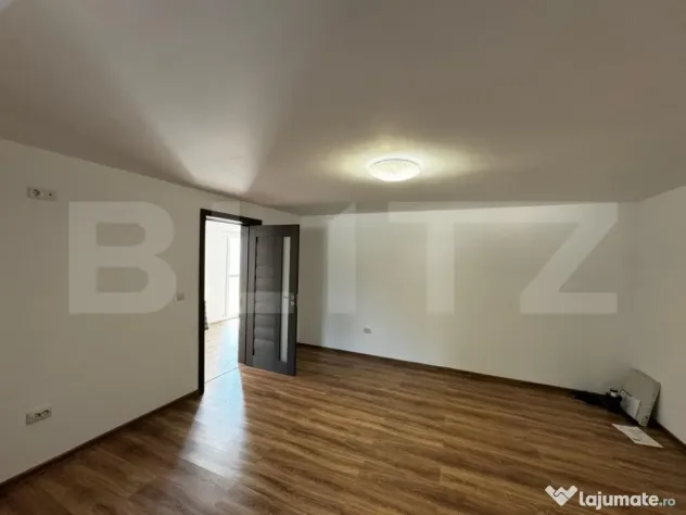 Casă cu 5 camere și spațiu comercial, teren 4079mp, zona - Teius (Alba)