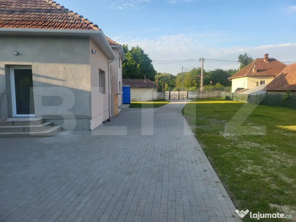 Casă cu 5 camere și spațiu comercial, teren 4079mp, zona - Teius (Alba)