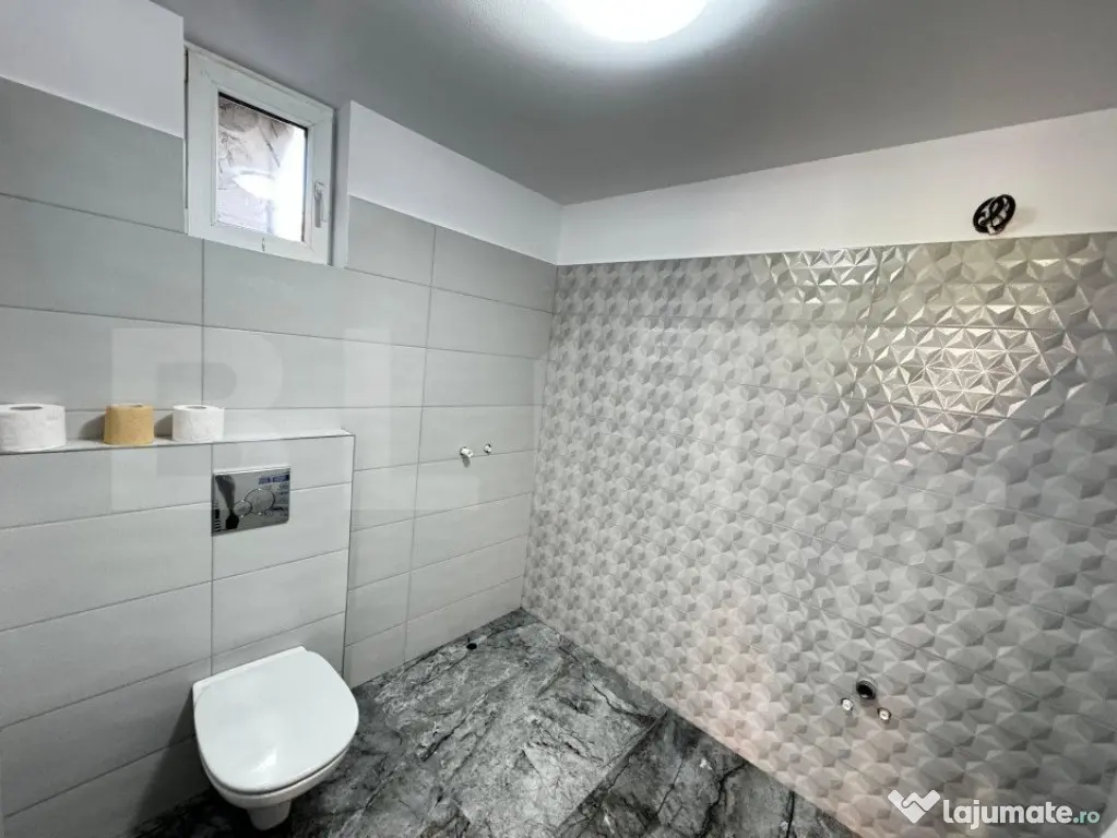 Casă cu 5 camere și spațiu comercial, teren 4079mp, zona - Teius (Alba)