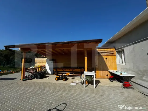 Casă cu 5 camere și spațiu comercial, teren 4079mp, zona - Teius (Alba)