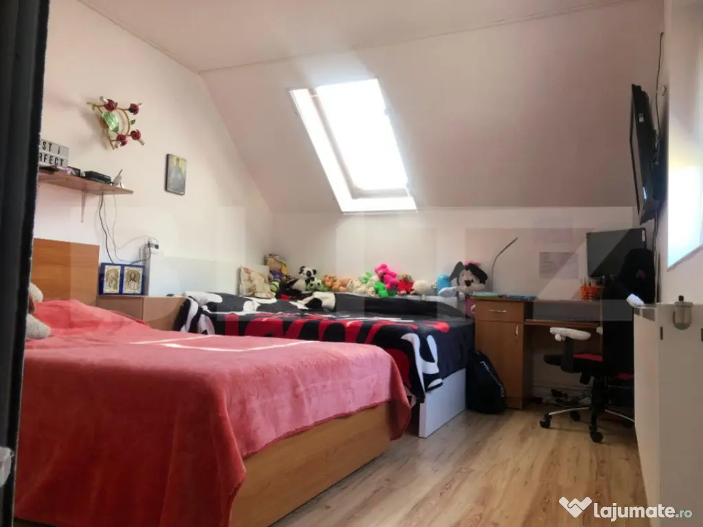 Casa de vânzare, cu 4 camere, 190 mp, zona Codrișor, Bistr