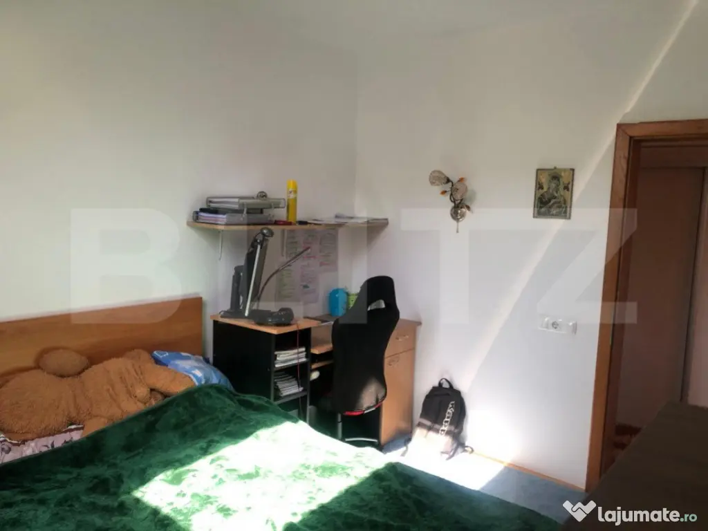 Casa de vânzare, cu 4 camere, 190 mp, zona Codrișor, Bistr