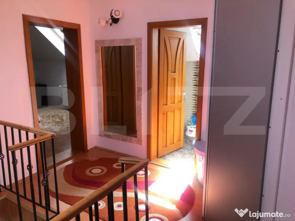 Casa de vânzare, cu 4 camere, 190 mp, zona Codrișor, Bistr