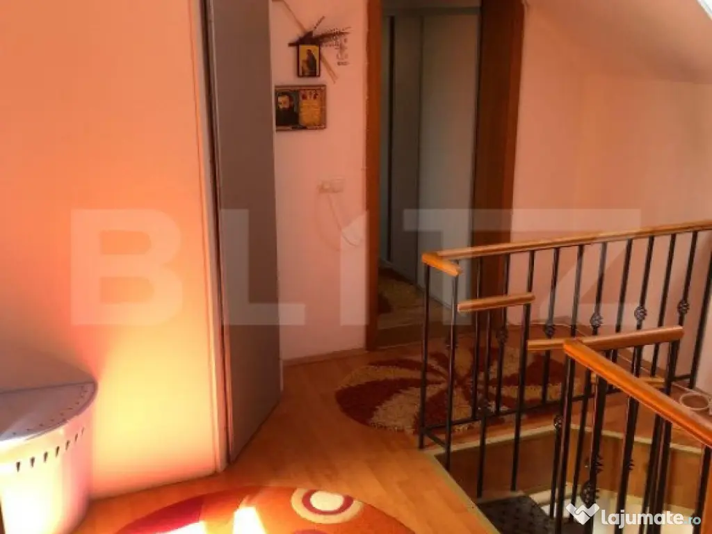 Casa de vânzare, cu 4 camere, 190 mp, zona Codrișor, Bistr