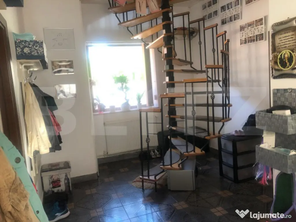 Casa de vânzare, cu 4 camere, 190 mp, zona Codrișor, Bistr