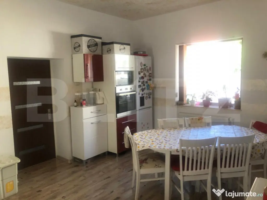 Casa de vânzare, cu 4 camere, 190 mp, zona Codrișor, Bistr