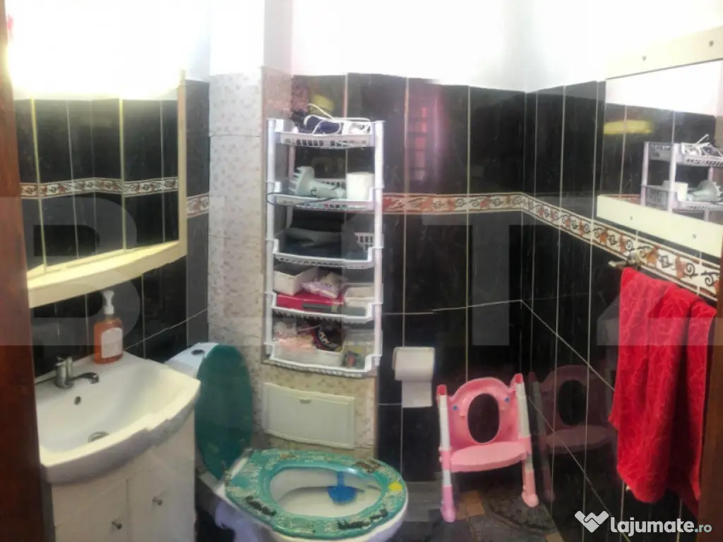 Casa de vânzare, cu 4 camere, 190 mp, zona Codrișor, Bistr