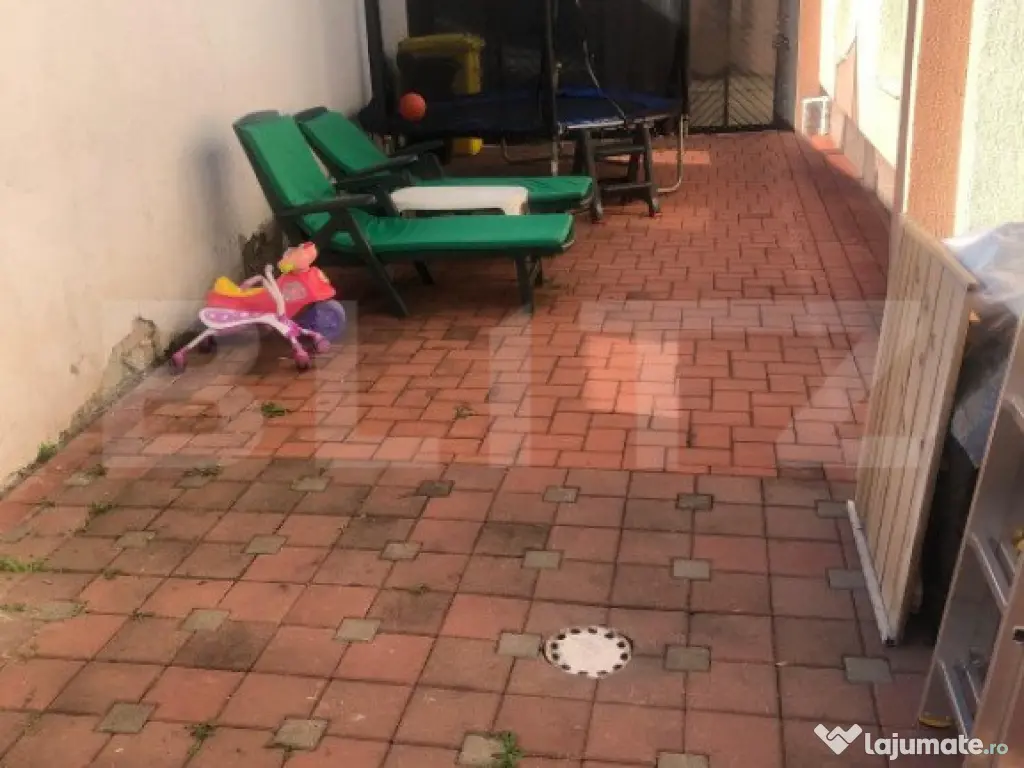 Casa de vânzare, cu 4 camere, 190 mp, zona Codrișor, Bistr