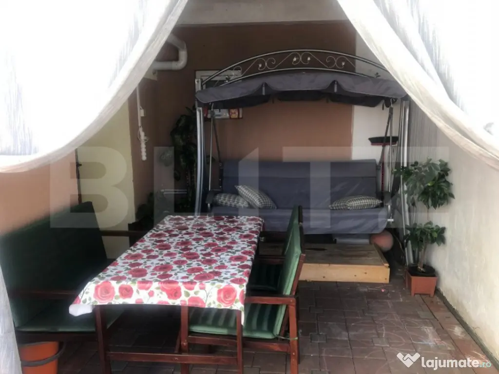 Casa de vânzare, cu 4 camere, 190 mp, zona Codrișor, Bistr