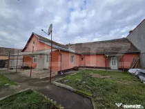 Casă cu 5 camere și teren de 461 mp, zona Poiana