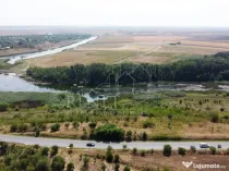 Teren langa lac Naipu