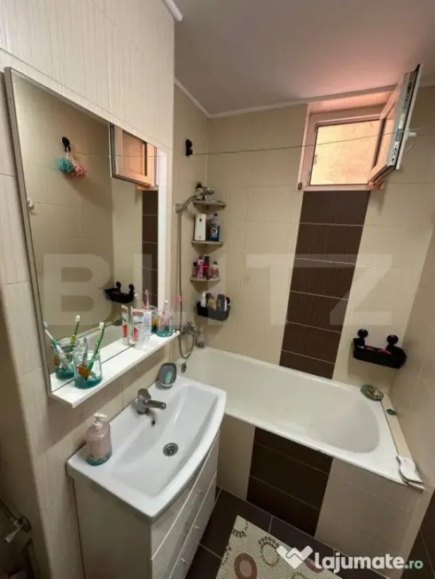 Apartament de vanzare, cu 2 camere, 49 mp, zona Nicolae Balc