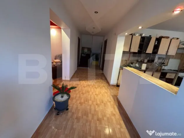 Casa de vanzare, cu 4 camere, 180 mp, zona Aninoasa