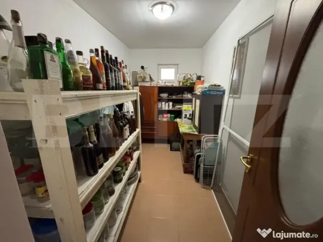 Casa de vanzare, cu 4 camere, 180 mp, zona Aninoasa