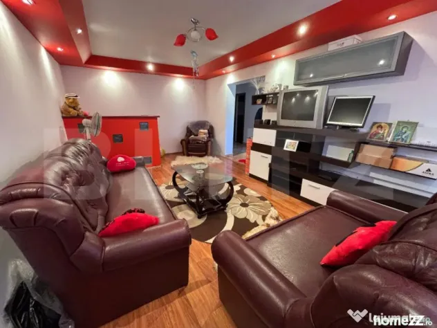 Casa de vanzare, cu 4 camere, 180 mp, zona Aninoasa