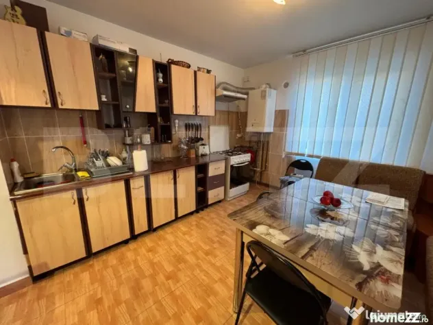 Casa de vanzare, cu 4 camere, 180 mp, zona Aninoasa