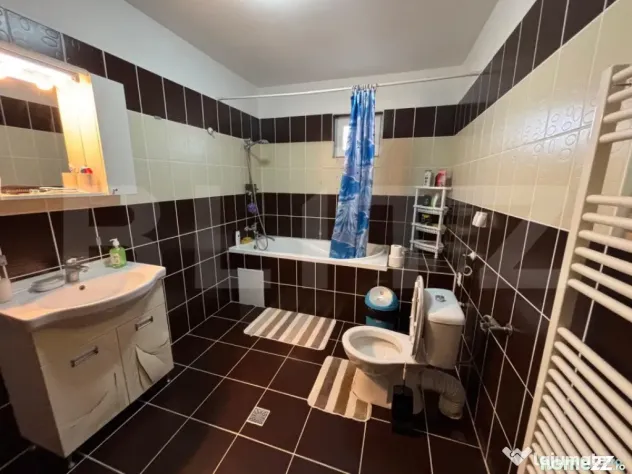 Casa de vanzare, cu 4 camere, 180 mp, zona Aninoasa