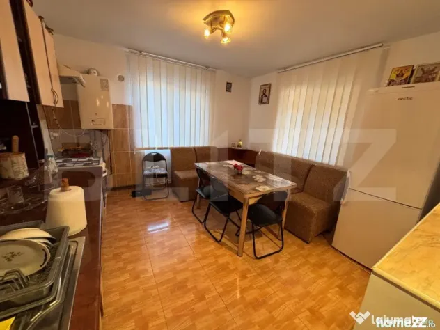 Casa de vanzare, cu 4 camere, 180 mp, zona Aninoasa