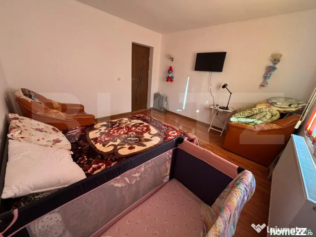 Casa de vanzare, cu 4 camere, 180 mp, zona Aninoasa