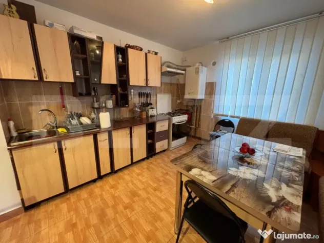 Casa de vanzare, cu 4 camere, 180 mp, zona Aninoasa