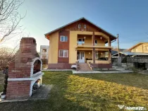Casa de vanzare, cu 4 camere, 180 mp, zona Aninoasa