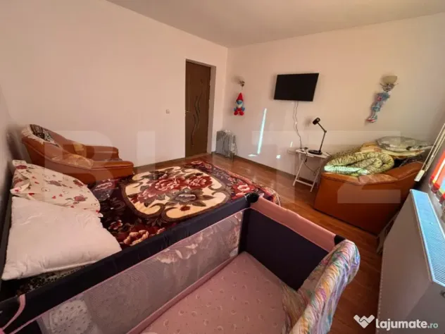 Casa de vanzare, cu 4 camere, 180 mp, zona Aninoasa