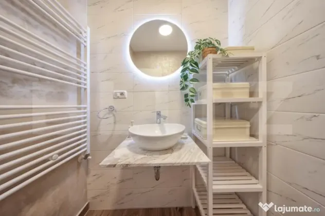 Apartament de vanzare, cu 3 camere zona Tractorul