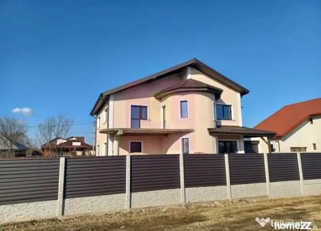 Săbăreni, vilă 5 camere, cu 217 mp utili, în apropier...
