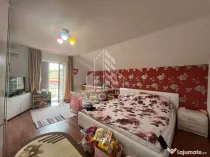 Jumatate de duplex cu 4 camere si 2 bai, decomandat situat in Utvin
