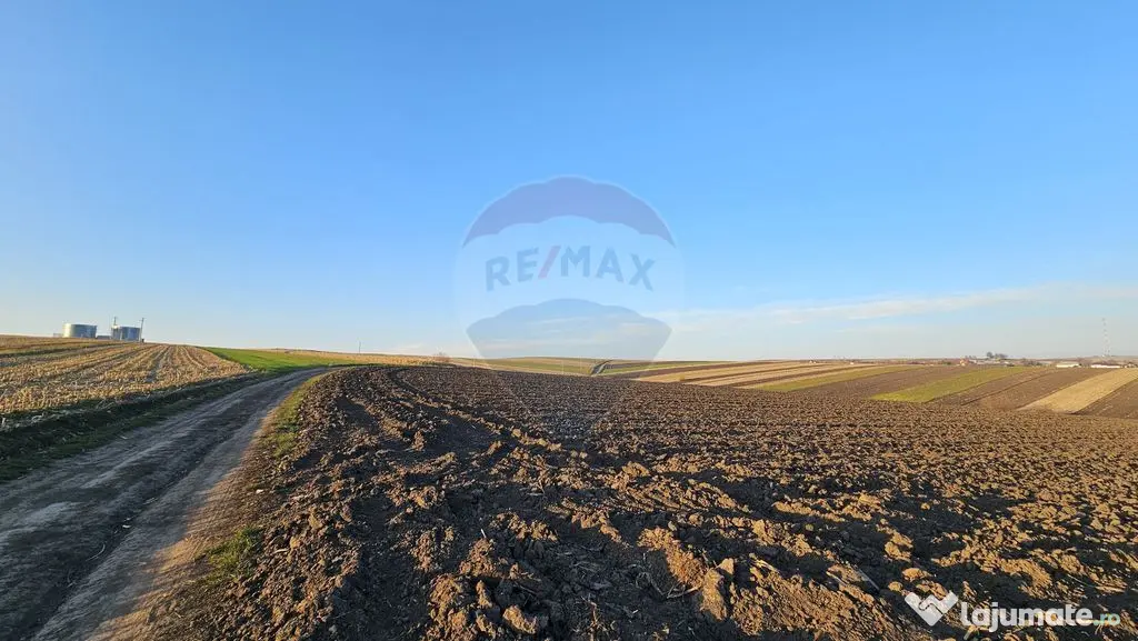 Teren extravilan 30077mp Stroiesti / Soseaua DN17, Suceava