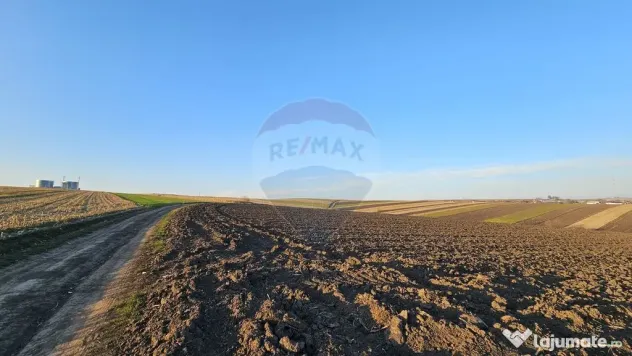 Teren extravilan 30077mp Stroiesti / Soseaua DN17, Suceava