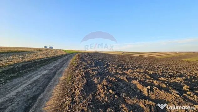 Teren extravilan 30077mp Stroiesti / Soseaua DN17, Suceava